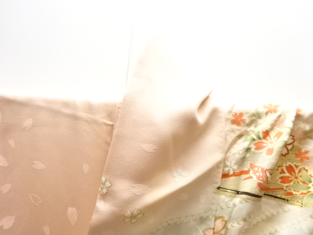  扇に花蝶模様刺繍振袖